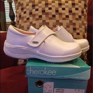CHEROKEE white leather nursing shoes!!!